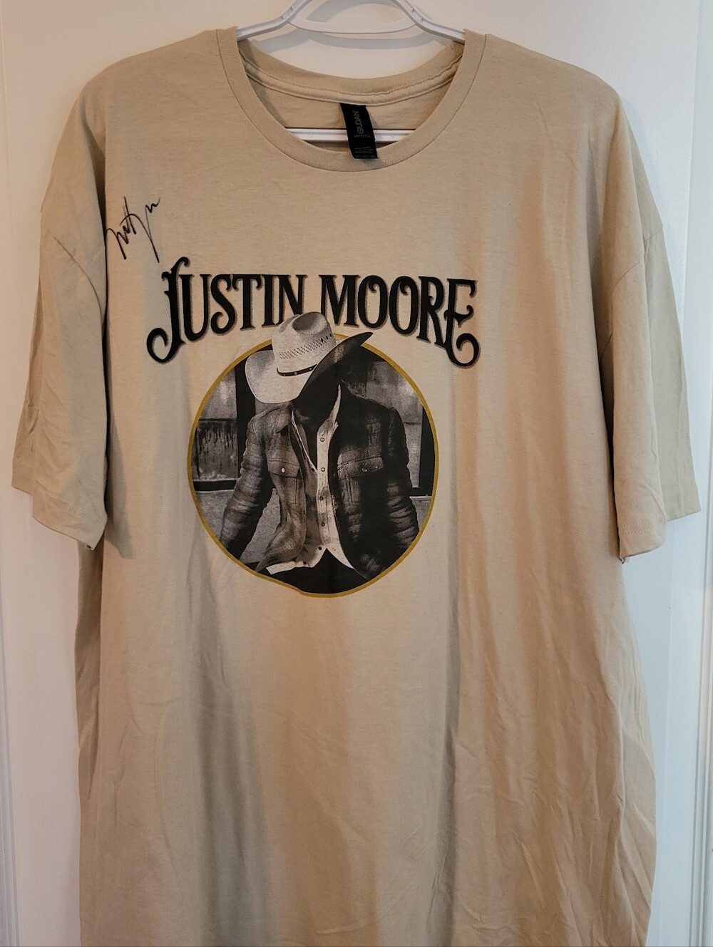 Justin Moore Autographed Concert T-shirt